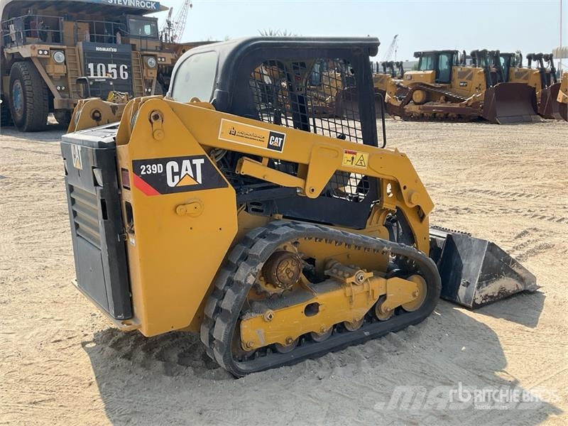 CAT 239D لوادر انزلاقية التوجيه