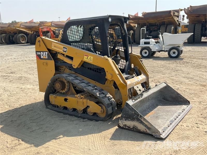 CAT 239D لوادر انزلاقية التوجيه