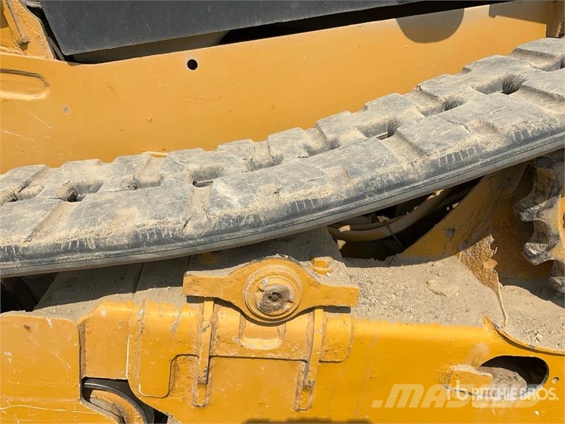 CAT 239D لوادر انزلاقية التوجيه