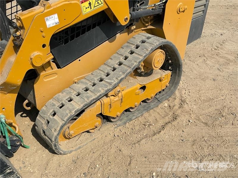 CAT 239D لوادر انزلاقية التوجيه
