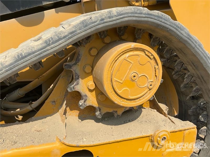 CAT 239D لوادر انزلاقية التوجيه
