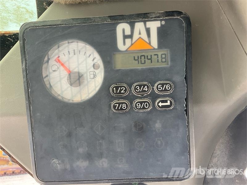 CAT 239D لوادر انزلاقية التوجيه