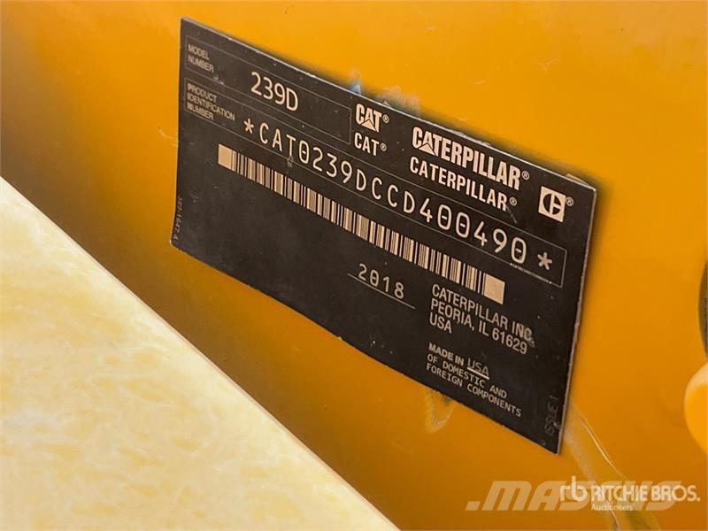 CAT 239D لوادر انزلاقية التوجيه