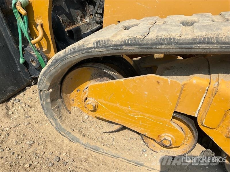CAT 239D لوادر انزلاقية التوجيه