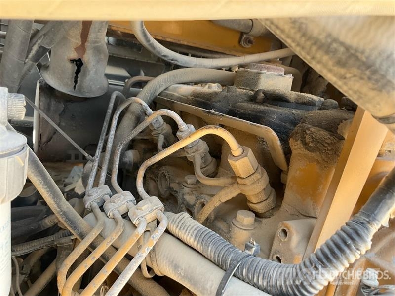 CAT 239D لوادر انزلاقية التوجيه