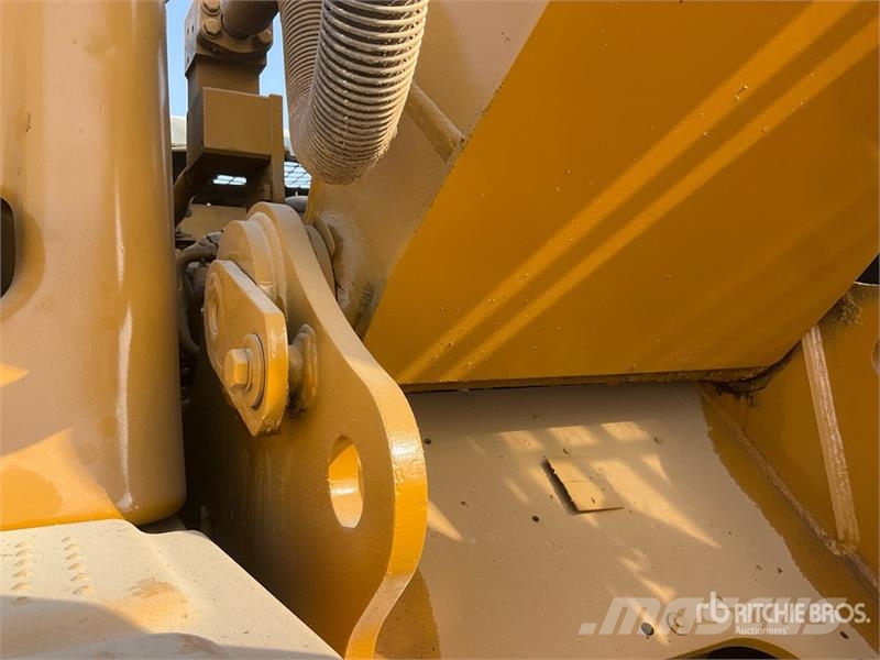 CAT 320D Tracked Excavator حفارات زحافة