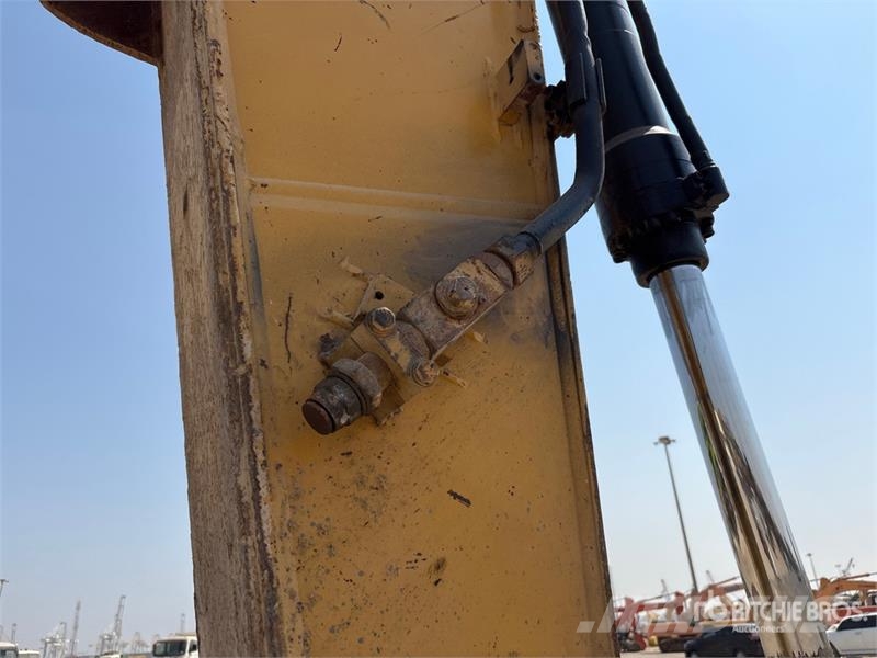 CAT 320D Tracked Excavator حفارات زحافة
