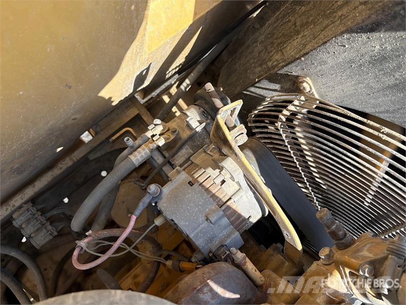 CAT 320D Tracked Excavator حفارات زحافة