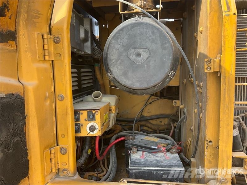 CAT 320D Tracked Excavator حفارات زحافة