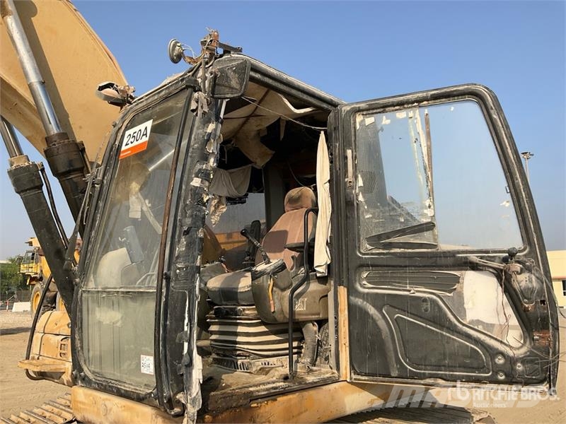 CAT 320D Tracked Excavator Гусеничні екскаватори