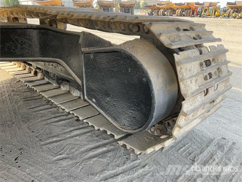 CAT 320D Tracked Excavator حفارات زحافة