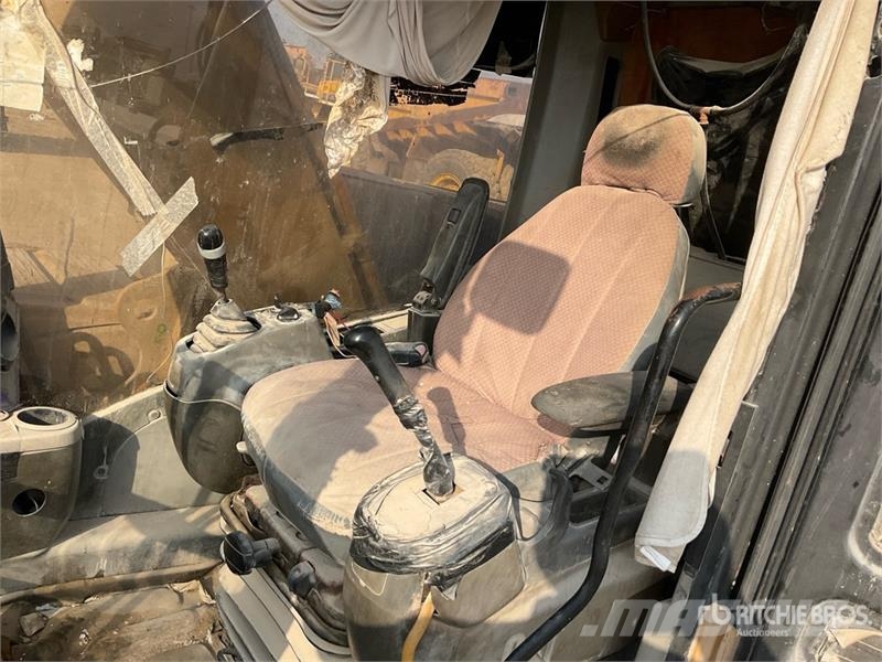 CAT 320D Tracked Excavator Гусеничні екскаватори