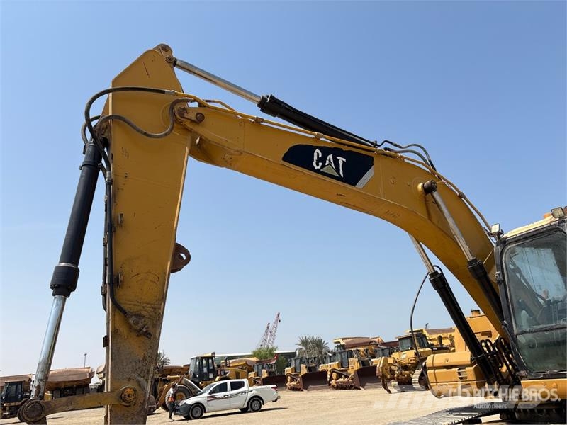 CAT 320D Tracked Excavator حفارات زحافة