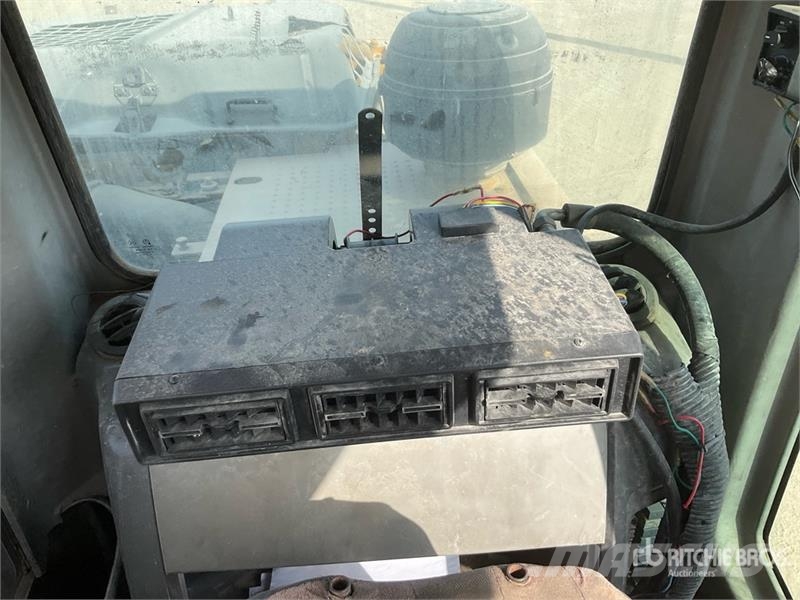 CAT 320D Tracked Excavator حفارات زحافة