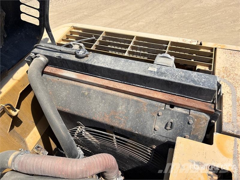 CAT 320D Tracked Excavator حفارات زحافة