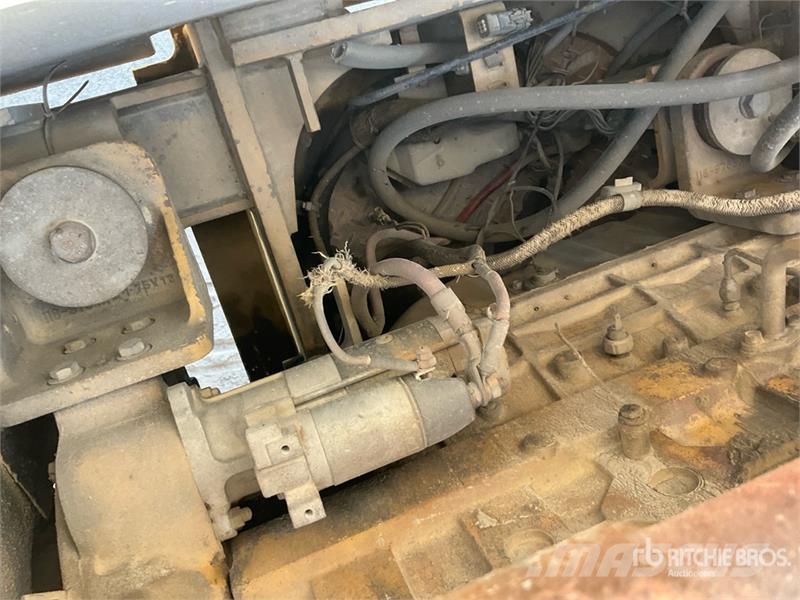 CAT 320D Tracked Excavator حفارات زحافة