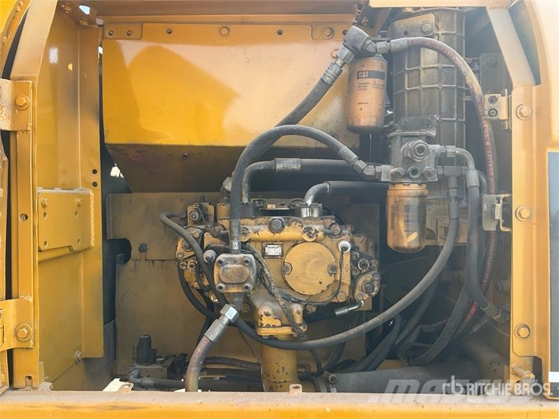 CAT 320D Tracked Excavator حفارات زحافة