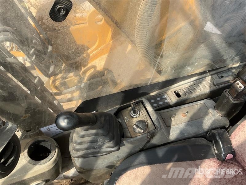 CAT 320D Tracked Excavator حفارات زحافة