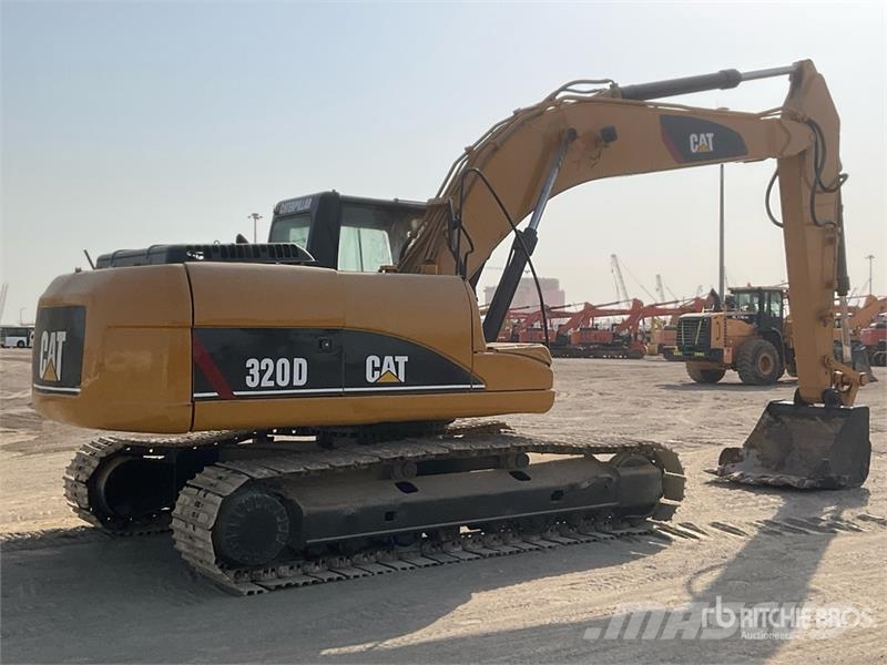 CAT 320D Tracked Excavator حفارات زحافة