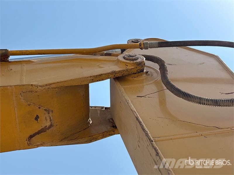 CAT 320D Tracked Excavator حفارات زحافة