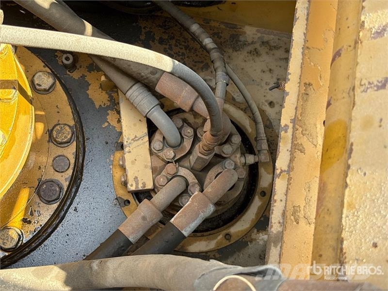 CAT 320D Tracked Excavator حفارات زحافة