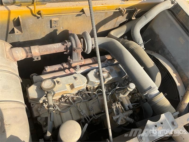 CAT 320D Tracked Excavator حفارات زحافة