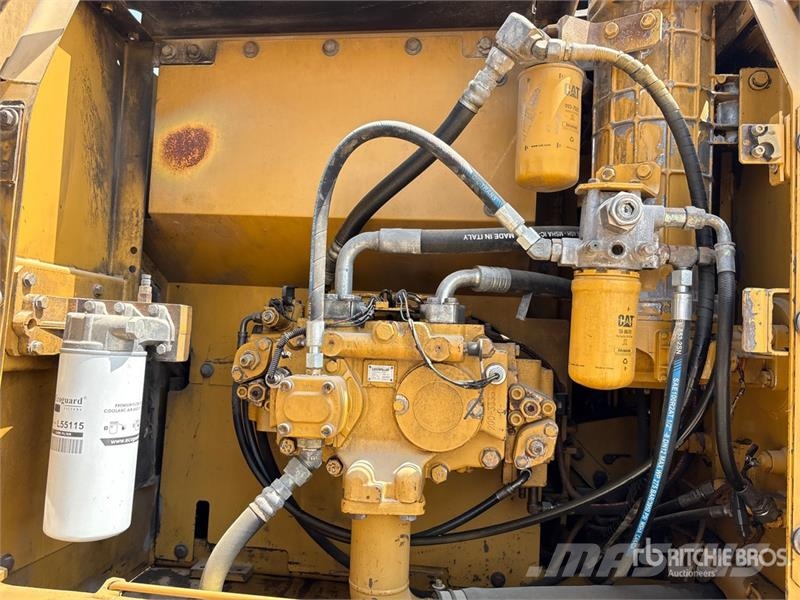 CAT 320D Tracked Excavator حفارات زحافة