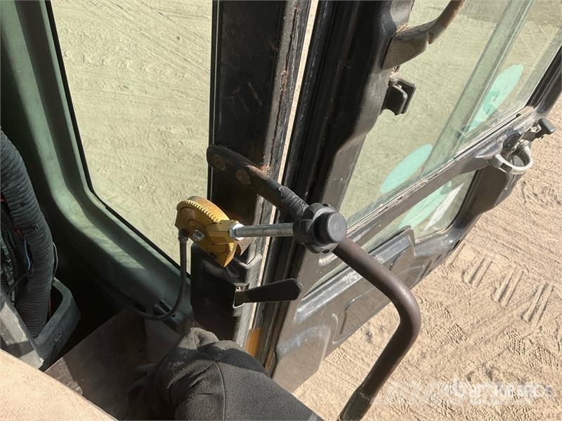 CAT 320D Tracked Excavator حفارات زحافة
