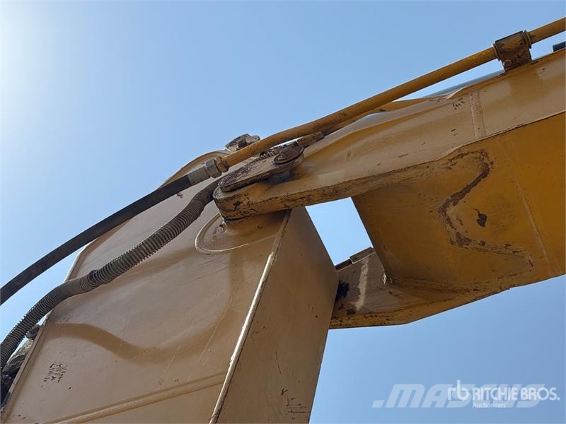 CAT 320D Tracked Excavator حفارات زحافة