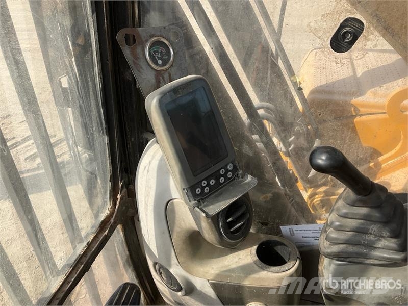 CAT 320D Tracked Excavator حفارات زحافة