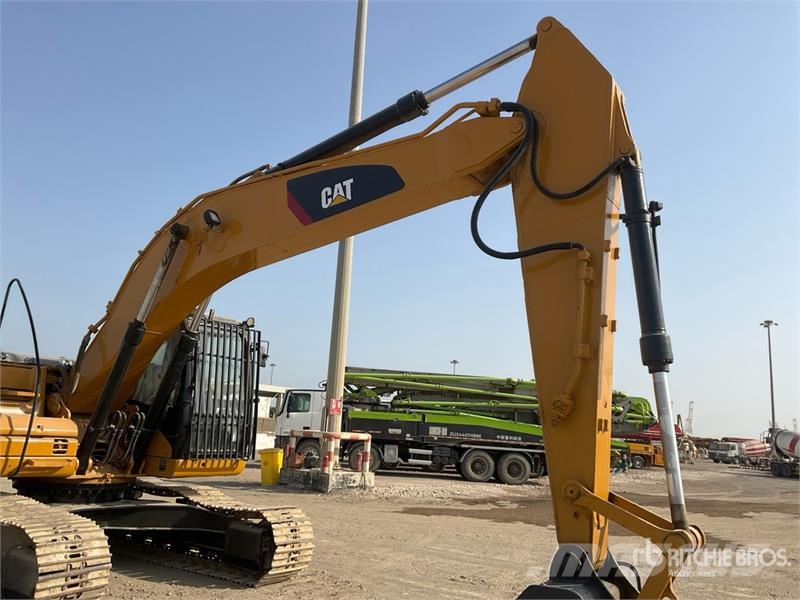 CAT 320D Tracked Excavator حفارات زحافة