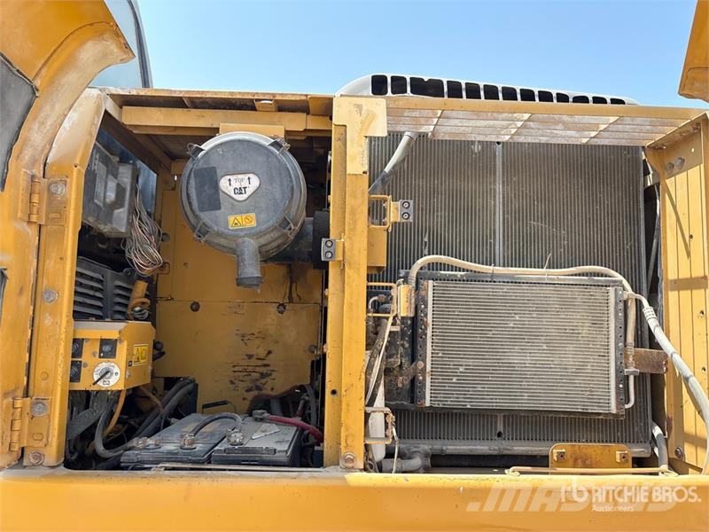 CAT 320D Tracked Excavator حفارات زحافة
