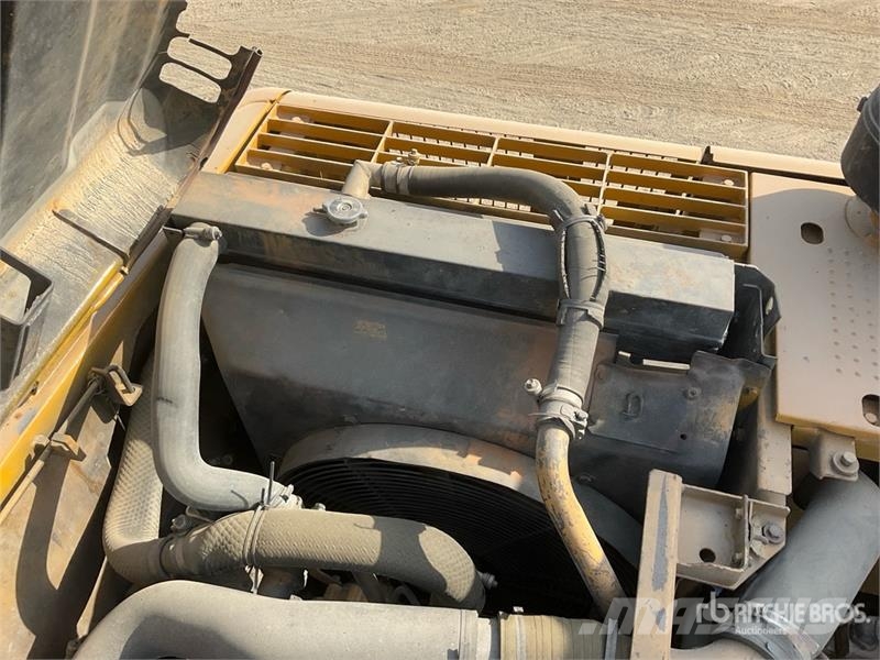 CAT 320D Tracked Excavator حفارات زحافة
