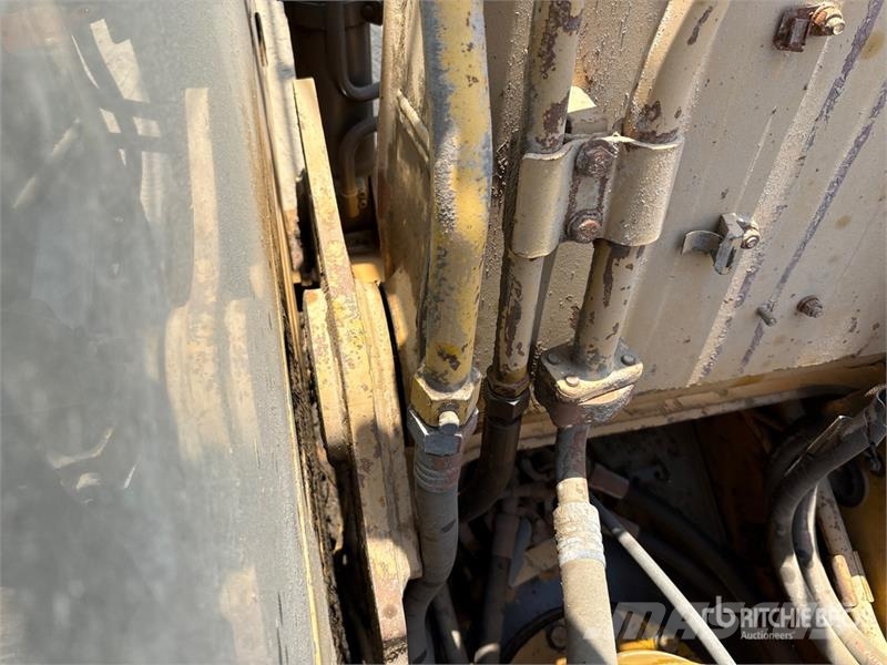 CAT 320D Tracked Excavator حفارات زحافة