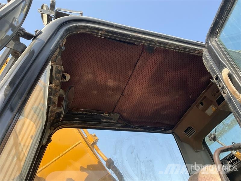 CAT 320D Tracked Excavator حفارات زحافة