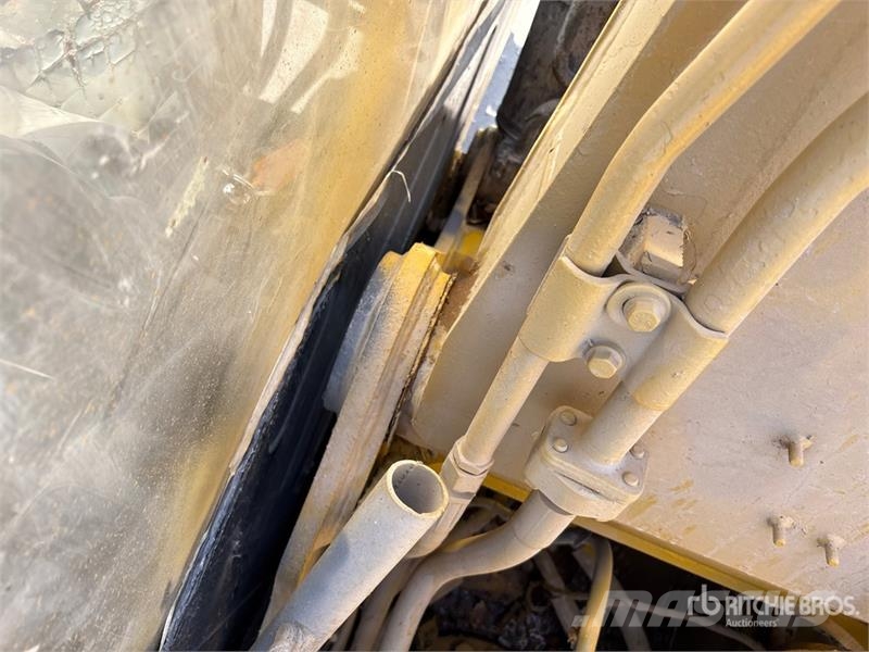 CAT 320D2 Tracked Excavator حفارات زحافة