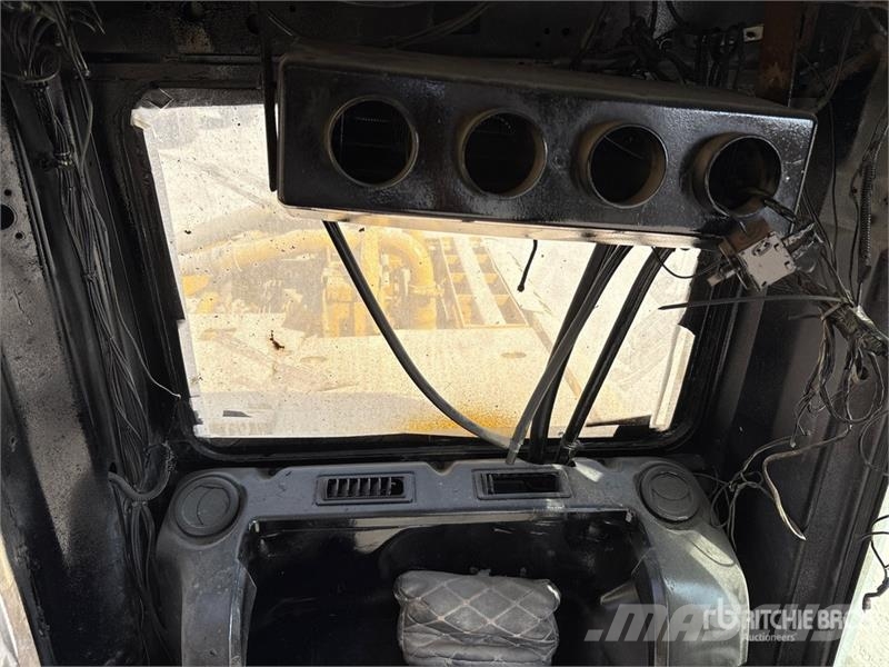 CAT 320D2 Tracked Excavator حفارات زحافة