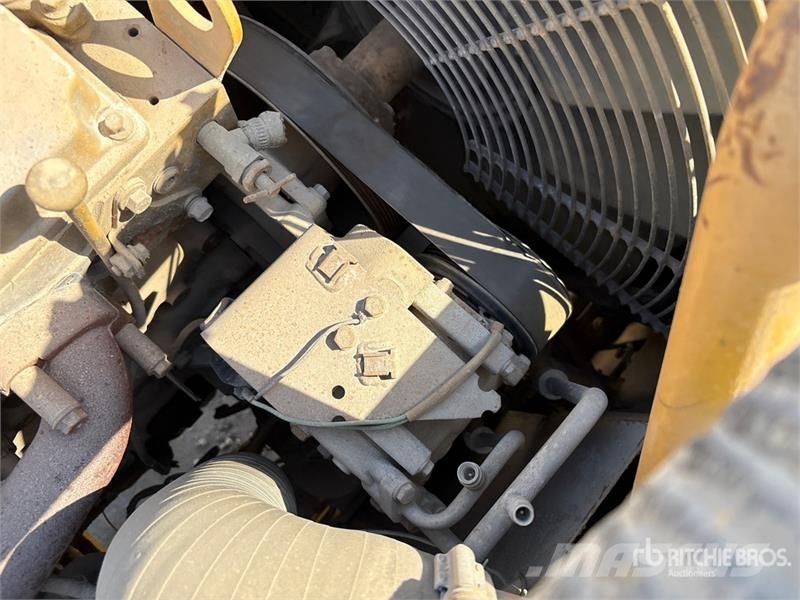CAT 320D2 Tracked Excavator حفارات زحافة