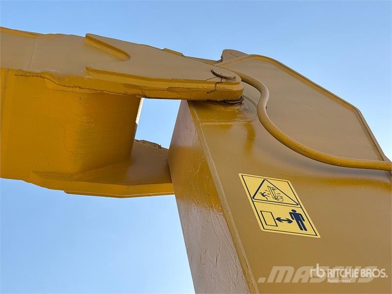 CAT 320D2 Tracked Excavator حفارات زحافة