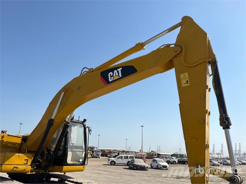 CAT 320D2 Tracked Excavator حفارات زحافة