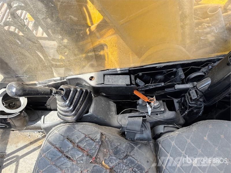 CAT 320D2 Tracked Excavator حفارات زحافة