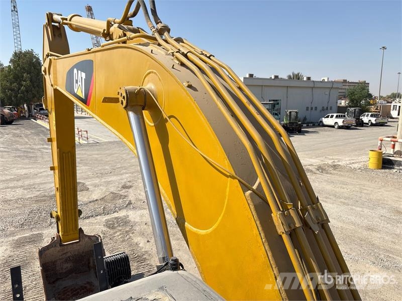CAT 320D2 Tracked Excavator حفارات زحافة