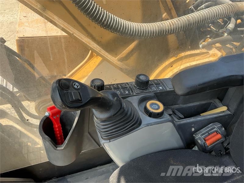 CAT 330 Tracked Excavator Гусеничные экскаваторы