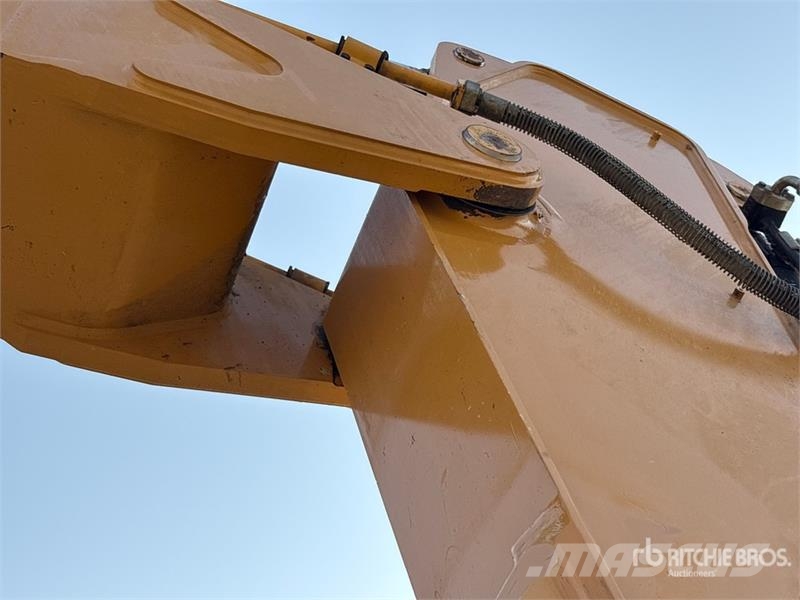 CAT 340D2L Tracked Excavator حفارات زحافة