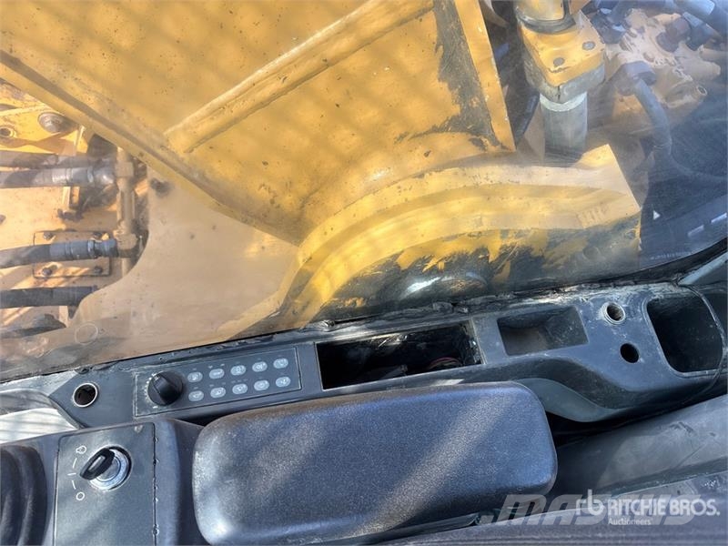 CAT 340D2L Tracked Excavator حفارات زحافة
