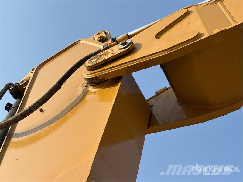 CAT 340D2L Tracked Excavator حفارات زحافة