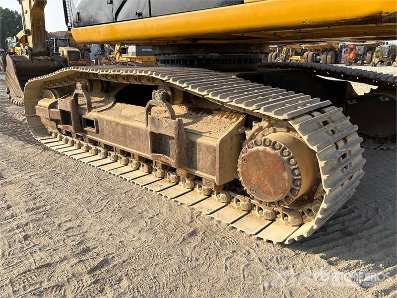 CAT 340D2L Tracked Excavator حفارات زحافة
