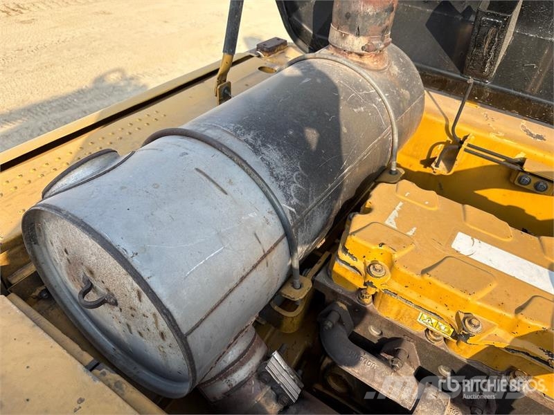 CAT 340D2L Tracked Excavator حفارات زحافة