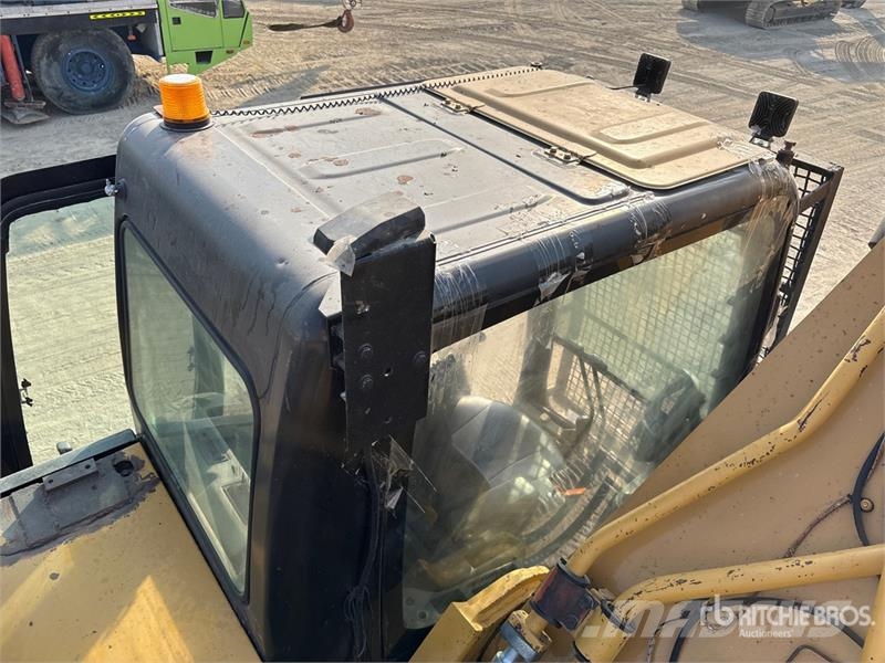 CAT 340D2L Tracked Excavator حفارات زحافة