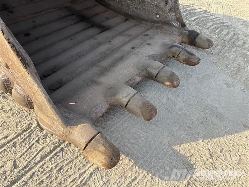 CAT 340D2L Tracked Excavator حفارات زحافة